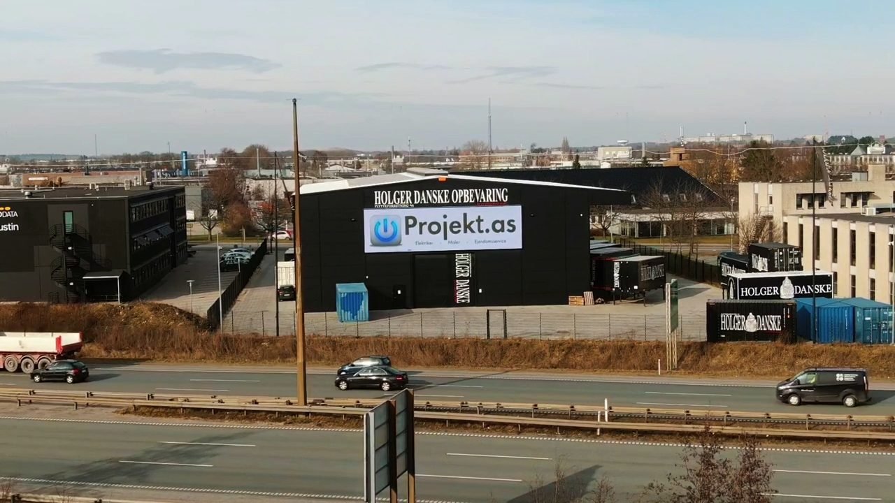 Projekts hovedkontor set fra vejen